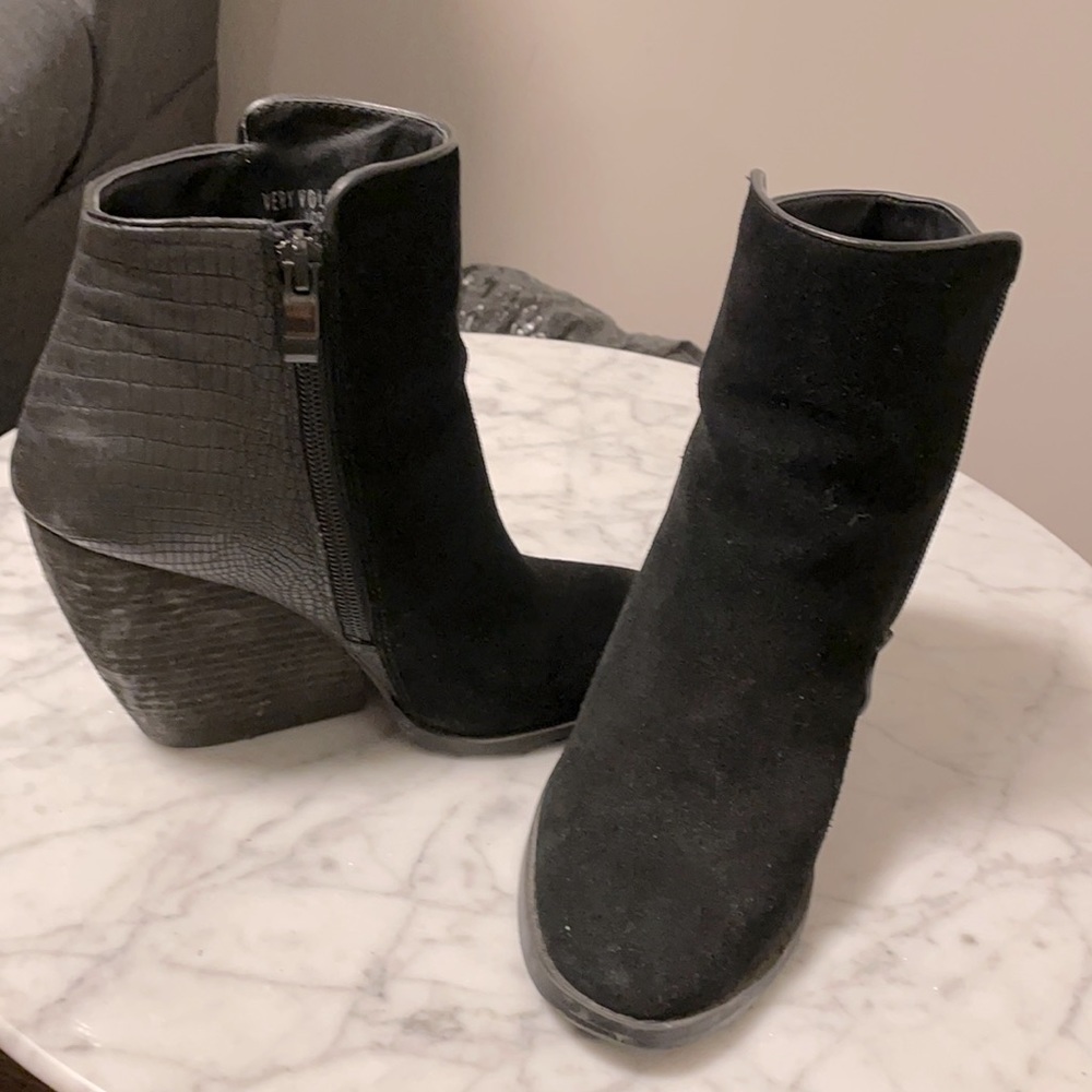 Very volatile size 6 black ankle boot